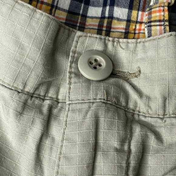 Gap Reversible‎ Shorts Mens Size 32 Light Beige to Plaid Cotton Pockets Bermuda - Picture 8 of 9